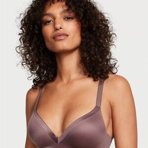 Victoria’s Secret Infinity Flex Wireless Perfect Shape Bra